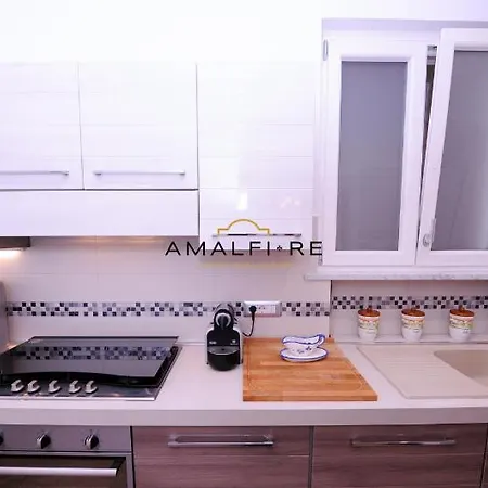 Due Deliziosi Per 8 Persone Centro Di * Амальфи